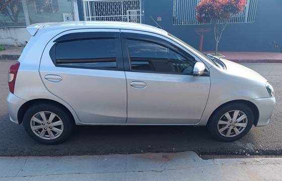 TOYOTA ETIOS 1.5 X PLUS 16V FLEX 4P AUTOMÁTICO TOYOTA ETIOS 1.5 X PLUS 16V FLEX 4P AUTOMÁTICO